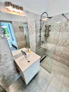 a bathroom with a sink and a shower at Füredi Virág Villa in Balatonfüred +20 photos