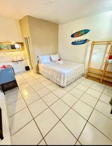 a bedroom with a bed and a tiled floor at O Paraíso Mar de Vênus in Fernando de Noronha