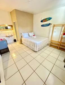 a bedroom with a bed and a tiled floor at O Paraíso Mar de Vênus in Fernando de Noronha
