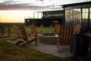 a group of chairs sitting around a fire pit at El Milo in Toay