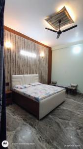 Ένα ή περισσότερα κρεβάτια σε δωμάτιο στο Aaranya Retreat by Agrawal's