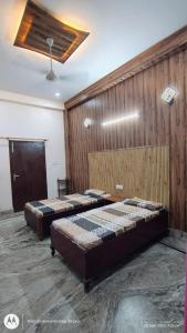 Ένα ή περισσότερα κρεβάτια σε δωμάτιο στο Aaranya Retreat by Agrawal's