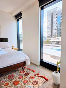 Postel nebo postele na pokoji v ubytování Luxury Marina Tower Stay Waterfront & City Views