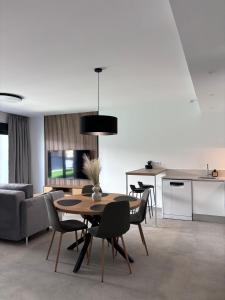 a kitchen and dining room with a table and chairs at Premium Alicante in Gran Alacant