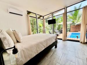 Voodi või voodid majutusasutuse Private Pool- AC-Fiber Optiics-Jungle Oasis toas