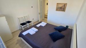 a bedroom with a bed with blue sheets and blue pillows at Foleza in Korçë