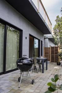 a grill sitting on a patio next to a table at L'Or Marin in Brenton-on-Sea