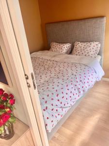 Giường trong phòng chung tại Right by Alexander Kiellands +3 ảnh