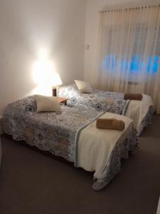 two beds sitting next to each other in a bedroom at Espacio Comodoro P in Comodoro Rivadavia
