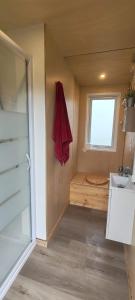 Ένα μπάνιο στο La Tiny Roulotte