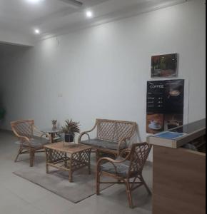 Μια τηλεόραση ή/και κέντρο ψυχαγωγίας στο أرض الذهب للشقق المخدومة الرويضة