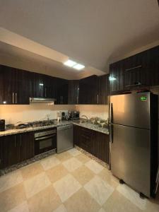 Η κουζίνα ή μικρή κουζίνα στο Moroccan-Style Agadir Apartment with Balcony & AC