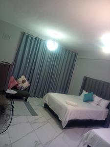 Ένα ή περισσότερα κρεβάτια σε δωμάτιο στο Beachfront Malborough court