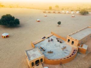 an aerial view of a hot tub in the desert at Sonal Desert Camp Jaisalmer in Kūri +29 photos