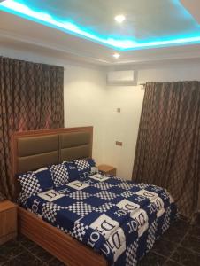 Кровать или кровати в номере Chizyntonapartment