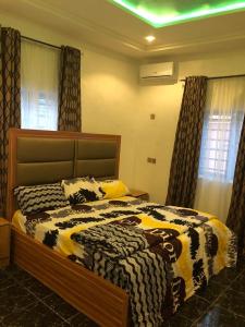 Кровать или кровати в номере Chizyntonapartment