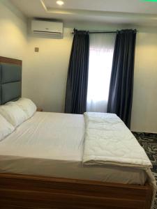 Кровать или кровати в номере Chizyntonapartment