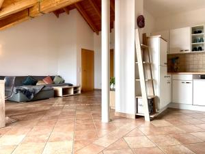 a living room with a couch and a kitchen at Loftwohnung Sankt Wolfgang in Sankt Wolfgang +2 photos