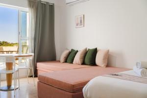 Giường trong phòng chung tại Villa Paraíso da Caparica +52 ảnh