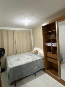 Ένα ή περισσότερα κρεβάτια σε δωμάτιο στο Apartamento completo proximo as Praias do Litoral Sul