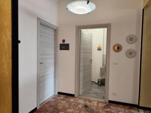 a hallway with a door and a mirror at La casa di Anna in Collegno +12 photos