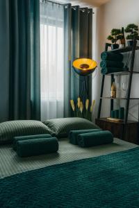 a bedroom with two green pillows and a window at Leśny Zakątek I Małe Bieszczady w Rzeszowie I grill sauna Starowiejska 6 Rzeszów in Rzeszów
