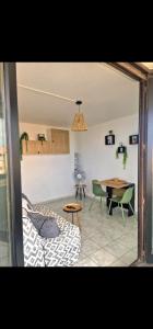 Χώρος καθιστικού στο Studio Cozy au bord de l'eau +9 φωτογραφίες