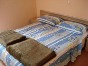 En eller flere senge i et værelse på Apartments Jeličić