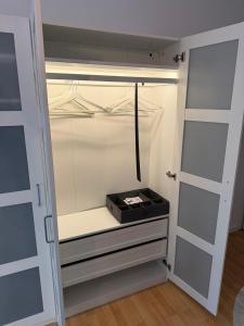a walk in closet with a white shirt and a box at Moderne Ferienwohnung beim Augustinerkloster direkt in der Altstadt in Erfurt