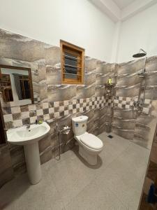 a bathroom with a toilet and a sink at Villa Rosella in Ahangama