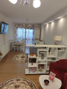 a living room with a couch and a table at Lumar Residence Sibiu in Şelimbăr