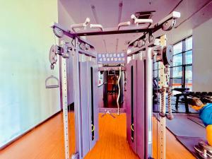 Fitness centrum a/nebo fitness zařízení v ubytování KLCC Chamber Suites