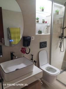 Gallery image of É Normal in Maputo