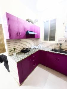 Kuchyň nebo kuchyňský kout v ubytování Tulsi Abode