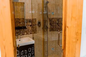 Ένα μπάνιο στο East Legon Serenity Stay +15 φωτογραφίες