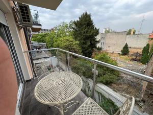 a balcony with a table and chairs on a balcony at Julija 4 in Pančevo