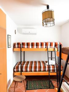 a room with two bunk beds and a lamp at La Villetta Trepidò in Casa Pasquale