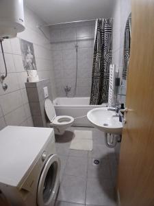 Ένα μπάνιο στο Sarajevo Holiday Apartment 4