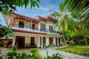 Κήπος έξω από το Yala Sunset Villa