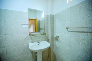 Ένα μπάνιο στο Yala Sunset Villa +34 φωτογραφίες