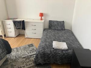 Postel nebo postele na pokoji v ubytování Shared homestay near Stratford