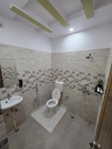 a bathroom with a toilet and a sink at Shivalay - By Safarnama Stays - Near Kashi Vishwanath in Varanasi