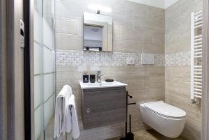 a bathroom with a toilet and a sink at Sonia Holiday Home - Camera Susan in Pont-Saint-Martin
