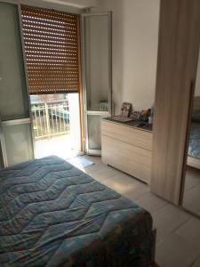 een slaapkamer met een bed en een glazen schuifdeur bij Stay Bologna Room and free Parking in Ozzano dell Emilia