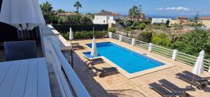 a swimming pool on the roof of a house at Finca Ca Nostra, Charmante Villa, Großzügiger Pool & Meerblick in Llucmajor