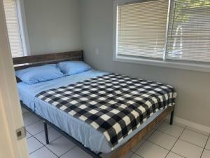 Cama o camas de una habitación en St Pete Villa 5 fotos más