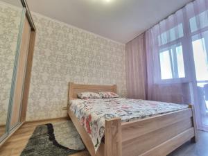 Giường trong phòng chung tại Your Flat Lebedinny +3 ảnh