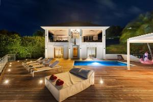 Πισίνα στο ή κοντά στο Villa 3 chambres rénovée avec piscine et vue incroyable