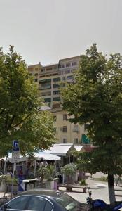 Το κτήριο όπου στεγάζεται  το διαμέρισμα +13 φωτογραφίες