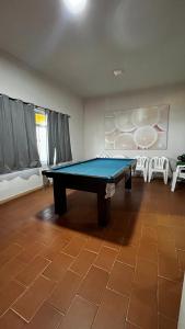 Τραπέζι μπιλιάρδου στο Hostel Beira Mar